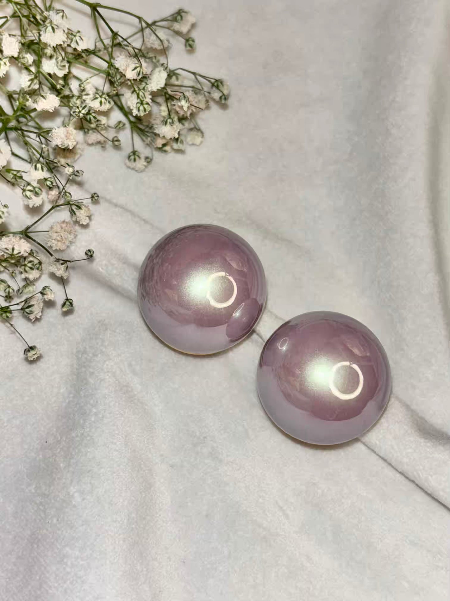 Lilac Two Tone Oversized 2.8cm Pearl Clip ons Studs Earrings - Gold Plated