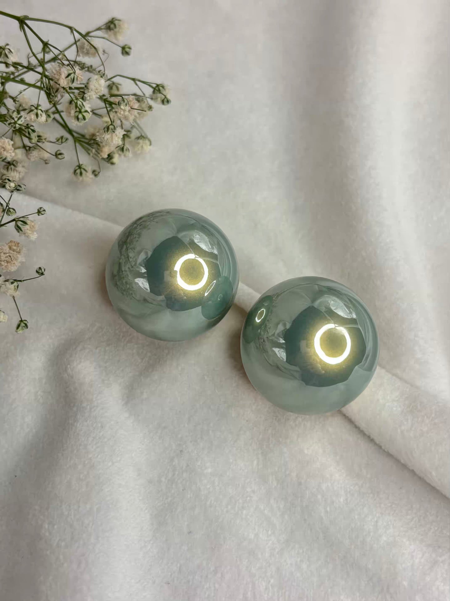 Cool Green Oversized 2.8cm Pearl Clip ons Studs Earrings - Gold Plated