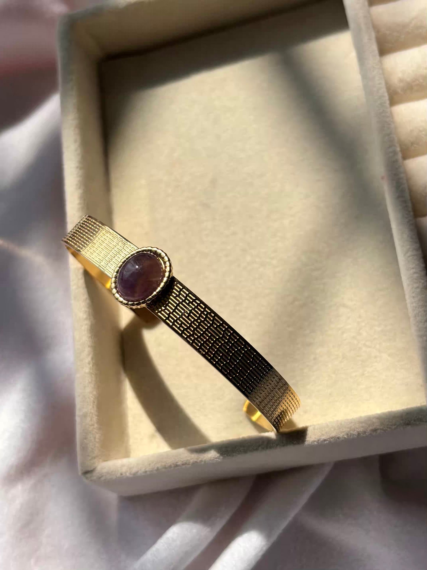 Raspberry Stone Kada Bracelet Bangle - Gold