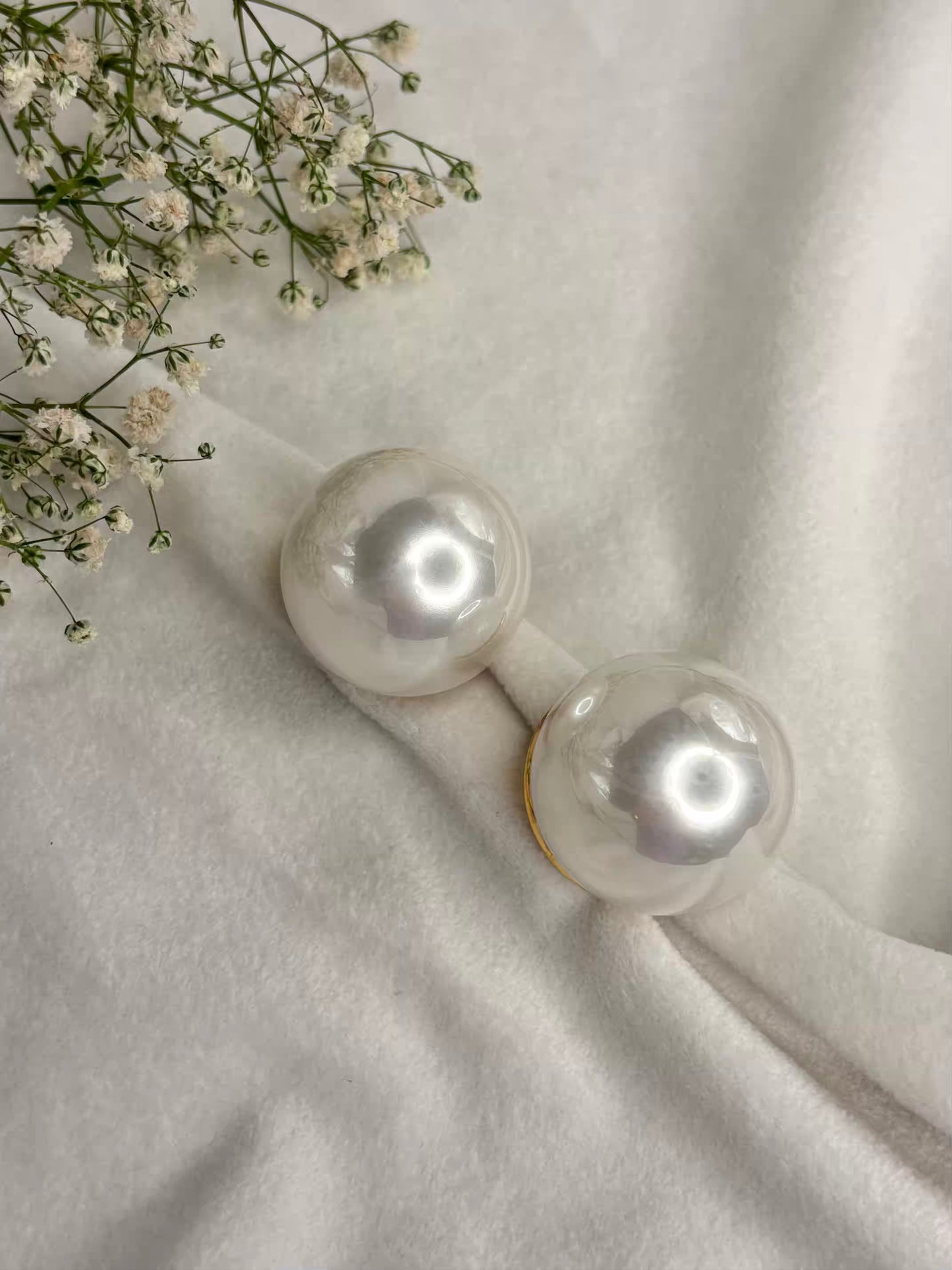 Pure White Oversized 2.8cm Pearl Clip ons Studs Earrings - Gold Plated