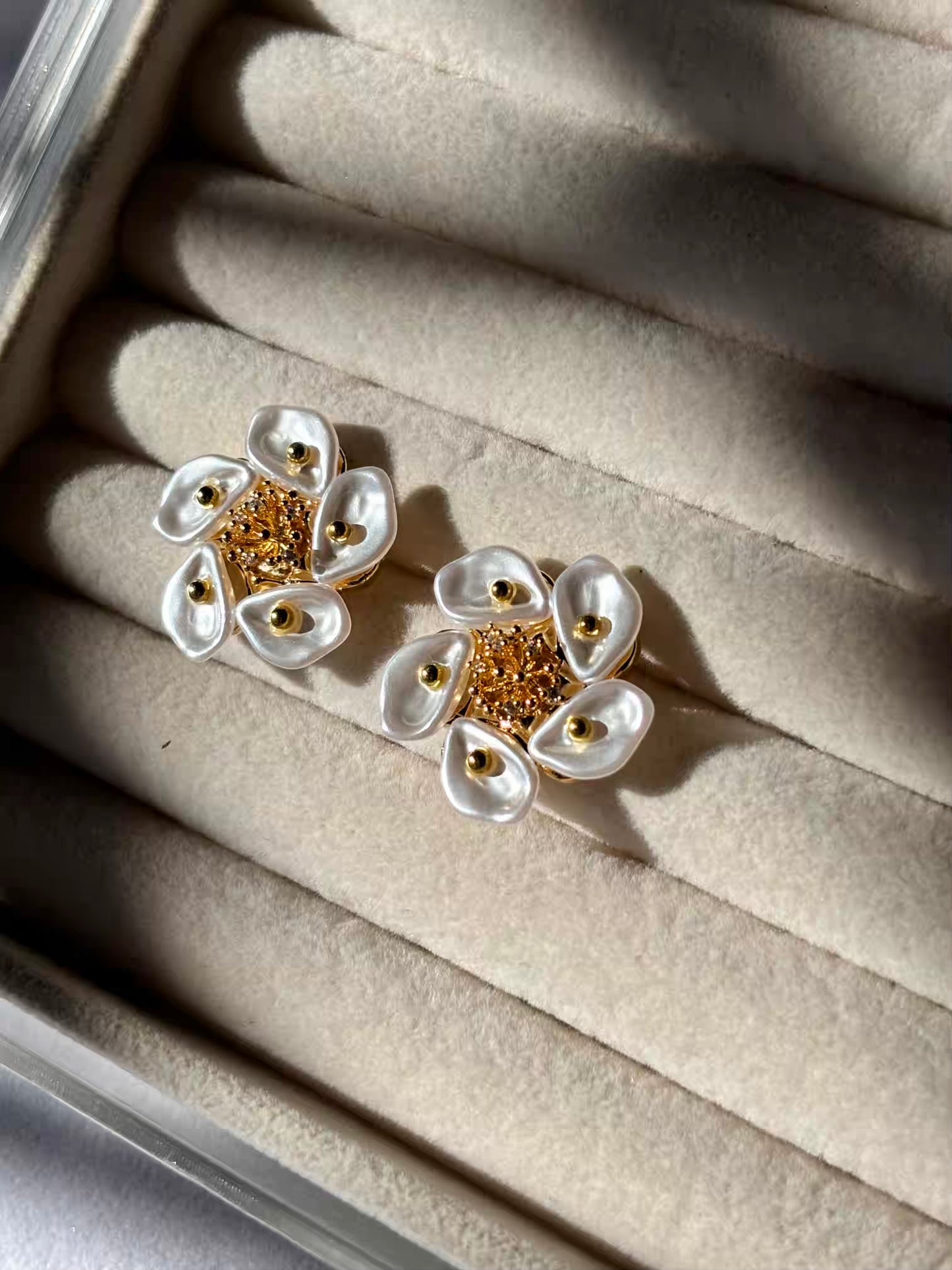 Pearly Sunflower Earrings Studs - Gold Plated