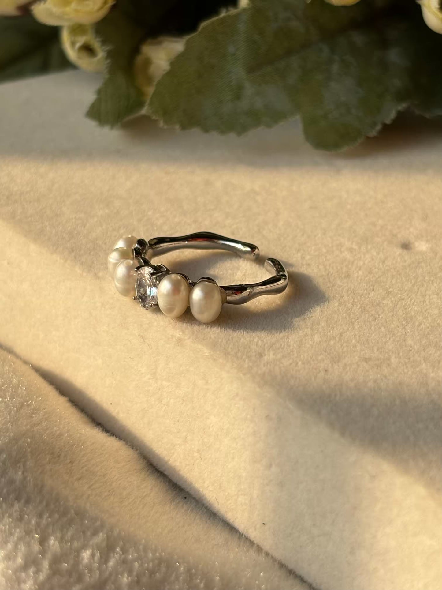 Mother Pearls Stylish Ring ( Silver )