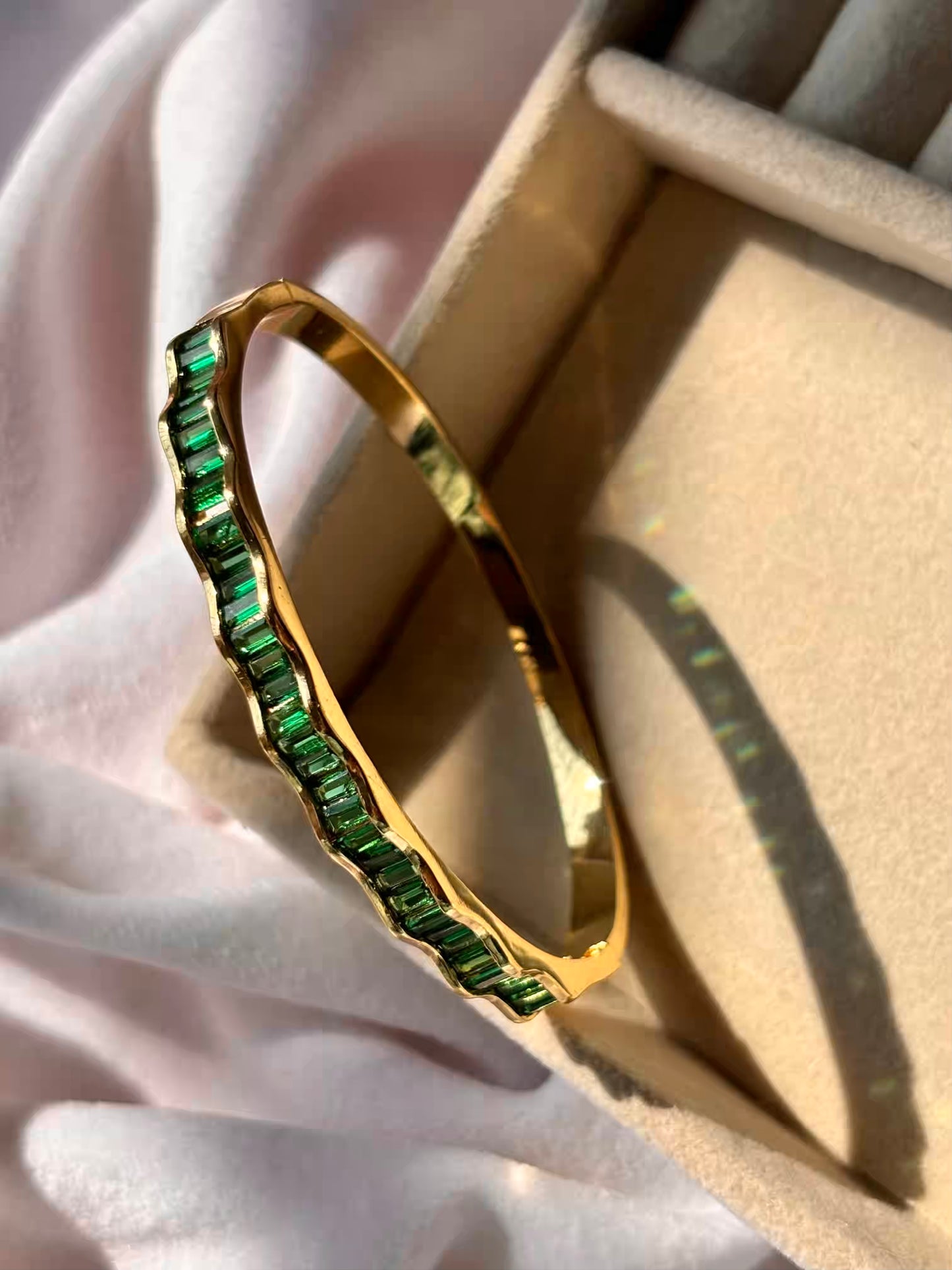 Emerald Green Premium Kada Bracelet Bangle - Gold