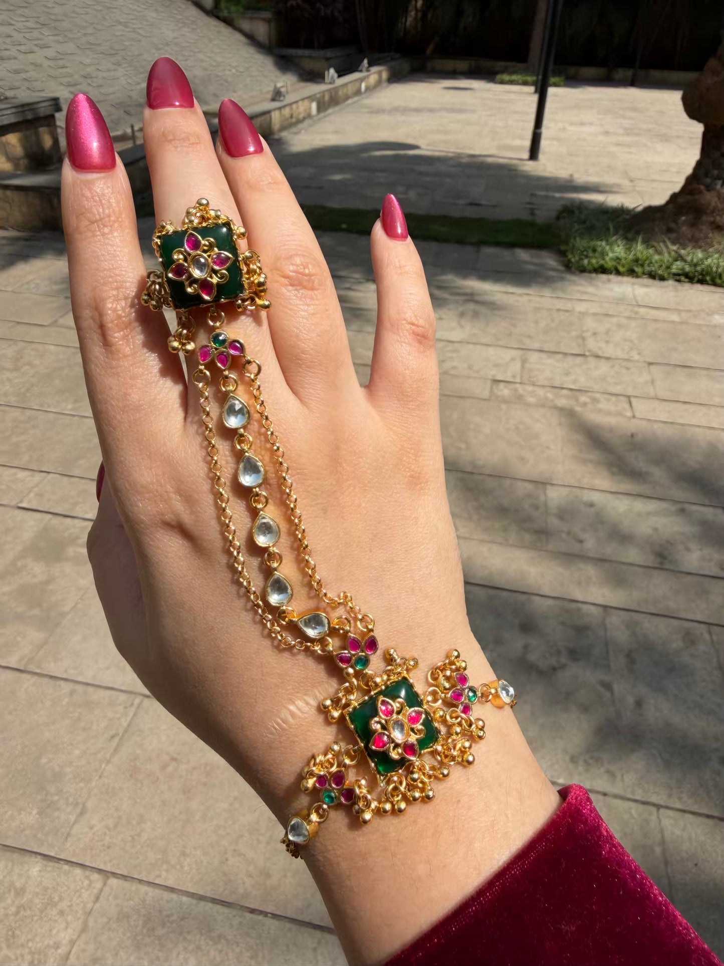 Nita Ambani Haath Phool Premium Work Green Square Kundan Drop Chain Design Pair of Haath Phool