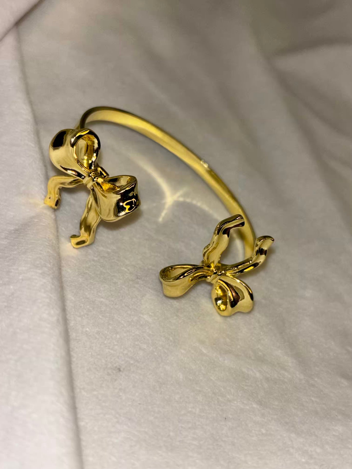 18k Gold Doublet Bow Open Kada Cuff