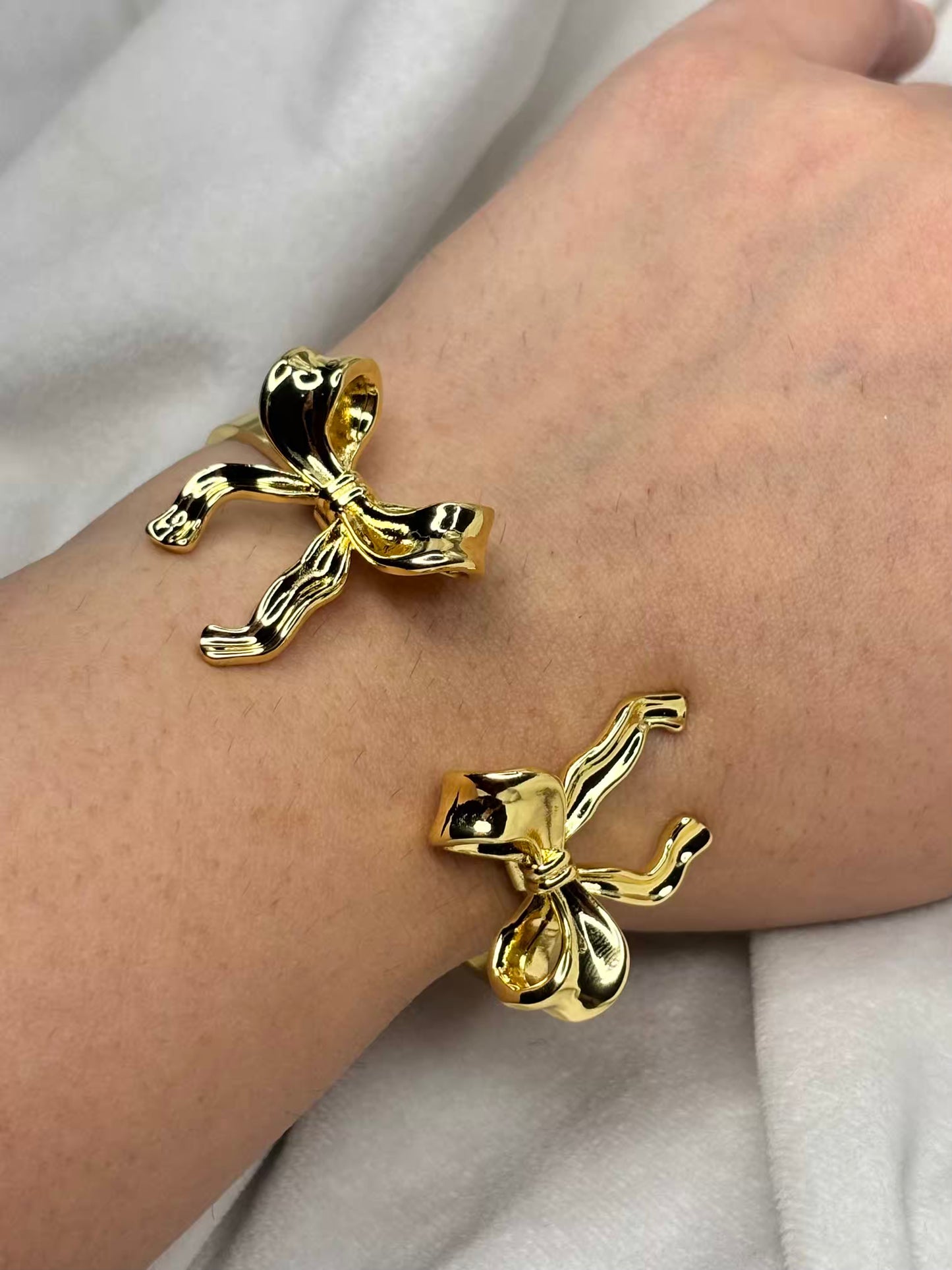 18k Gold Doublet Bow Open Kada Cuff