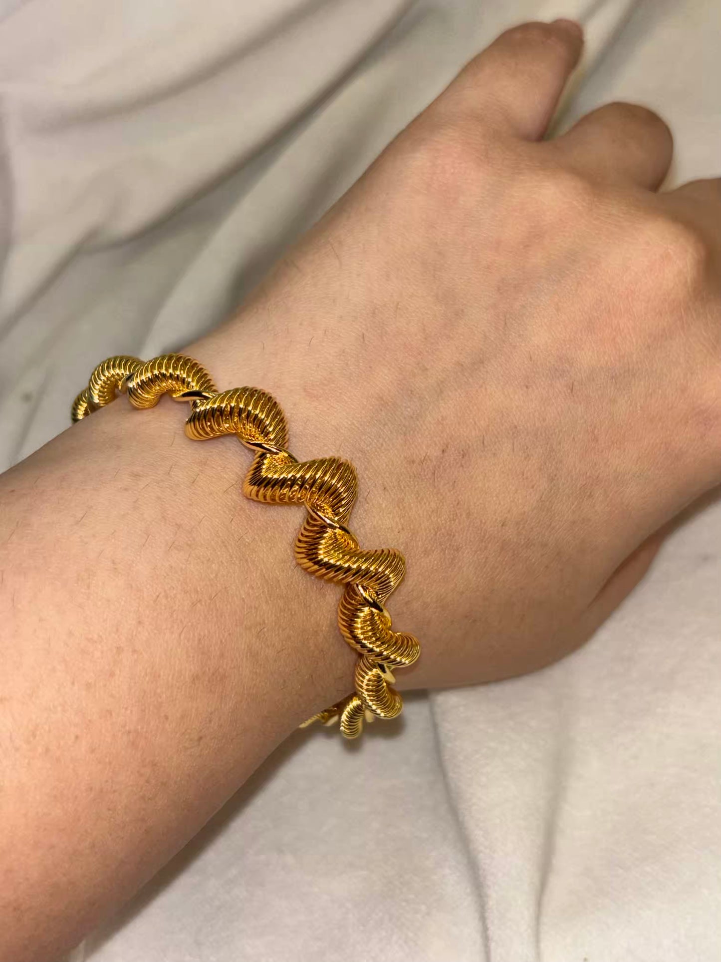 Spiral 18k Gold Kada Cuff