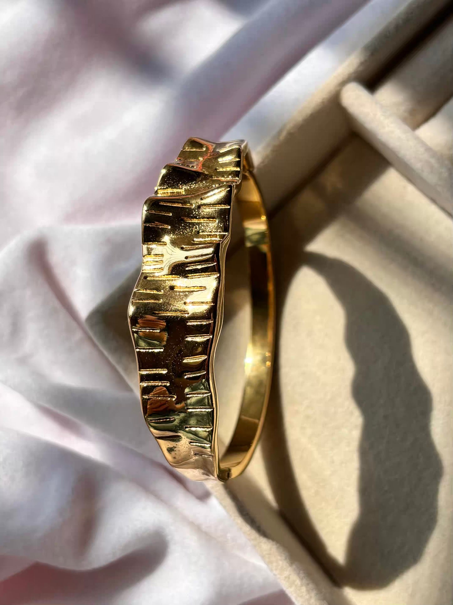 Mountains Wavy Kada Bracelet Bangle - Gold
