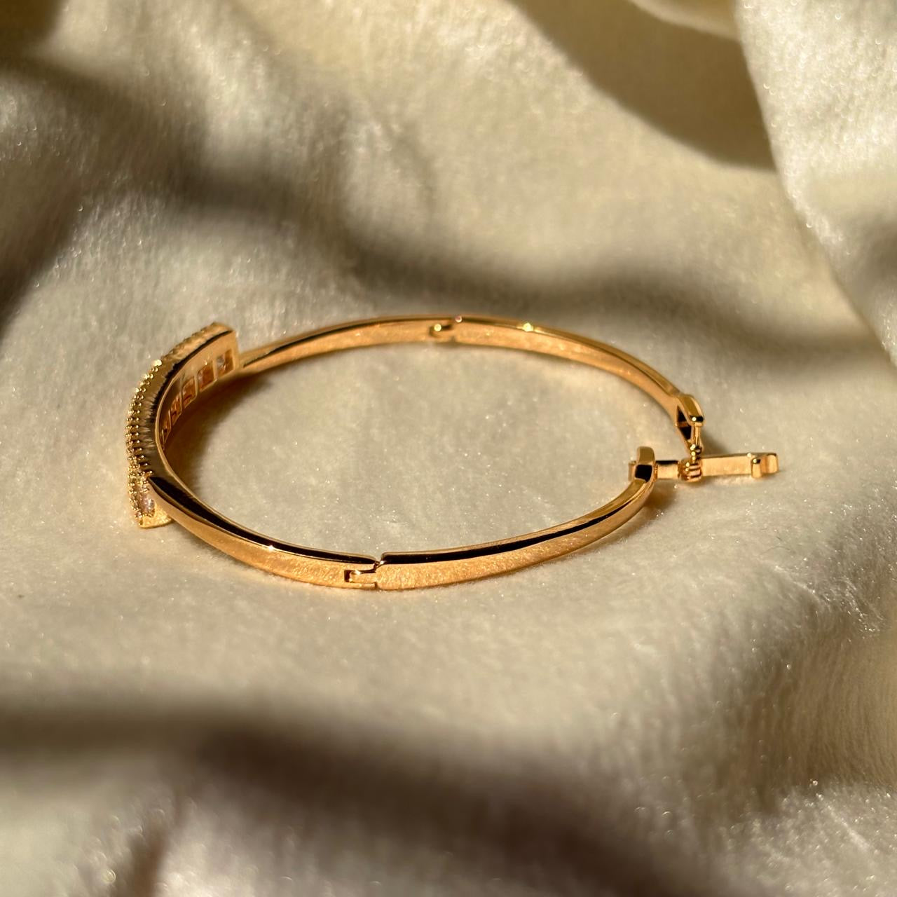 Premium Solitaire Diamonds Kada Bracelet 18k Gold Plated Bangle