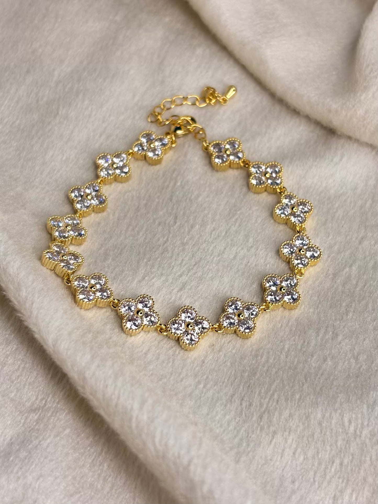 Clover Thick Sparkle Premium Gold Plated Tennis Bracelet