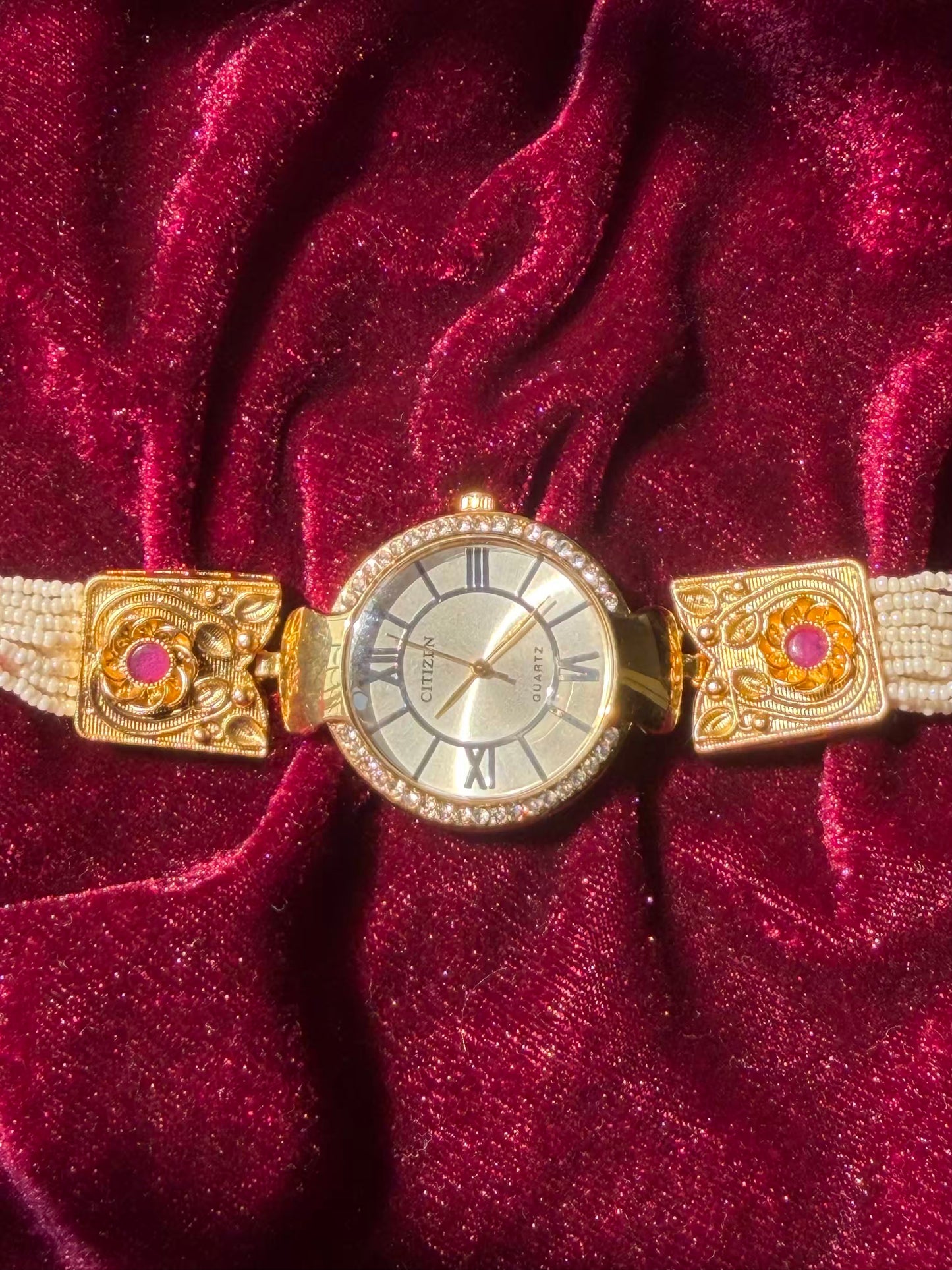 Simple Gold Plated Heritage Maharani Watch