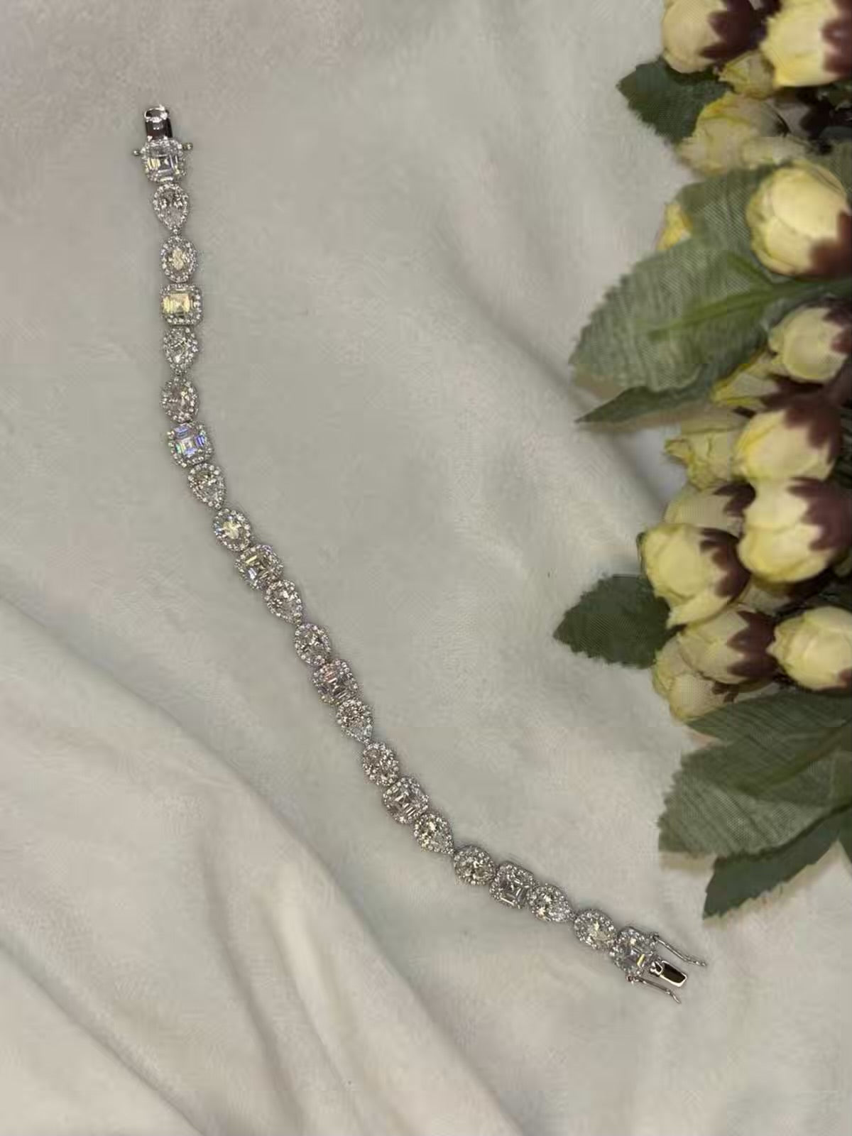 Geometric Tennis Bracelet with Loaded Diamond (2.8 Size )