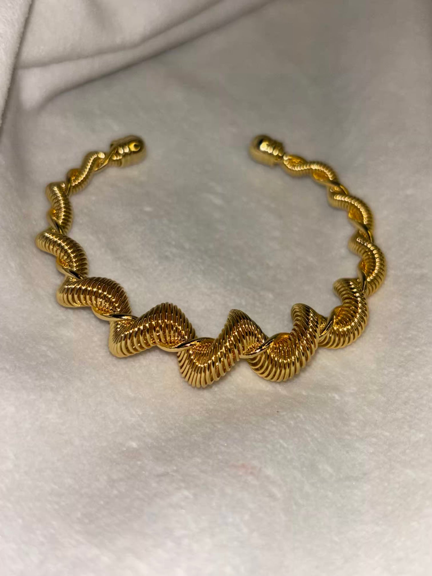 Spiral 18k Gold Kada Cuff