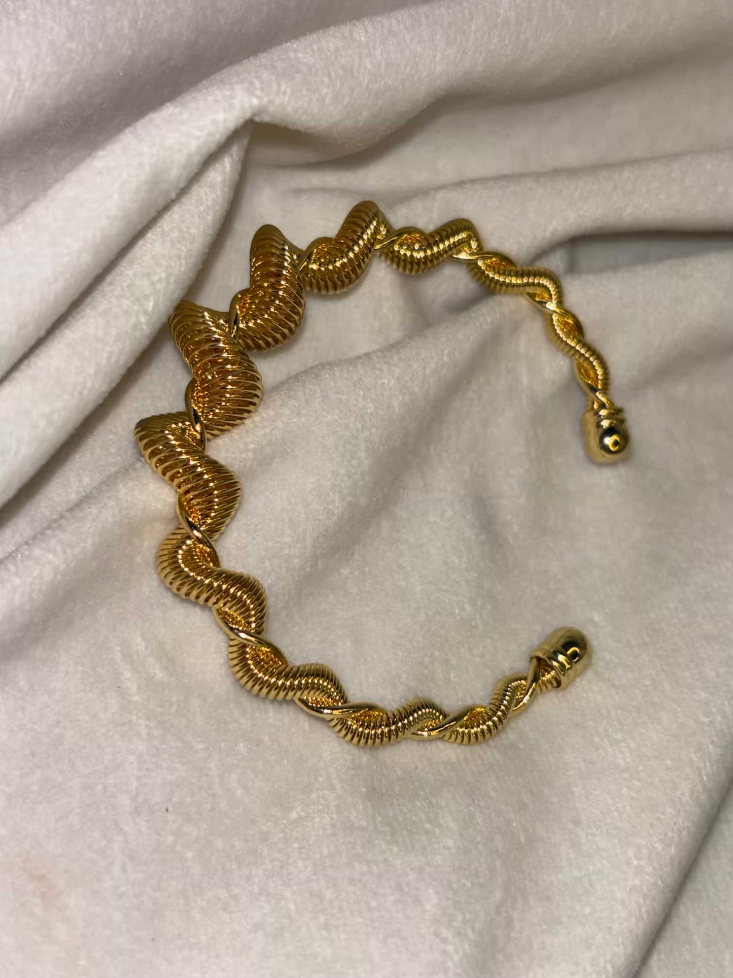 Spiral 18k Gold Kada Cuff