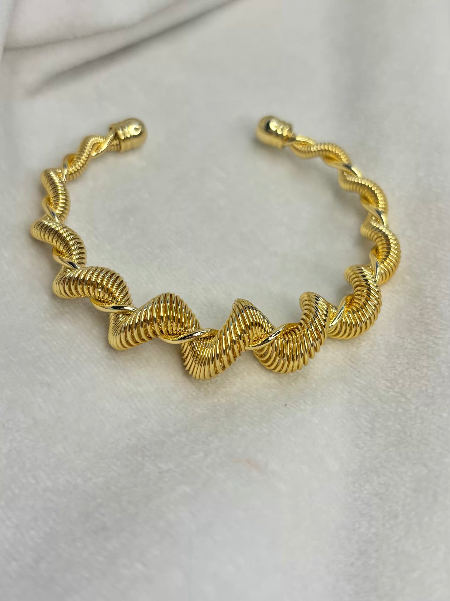 Spiral 18k Gold Kada Cuff
