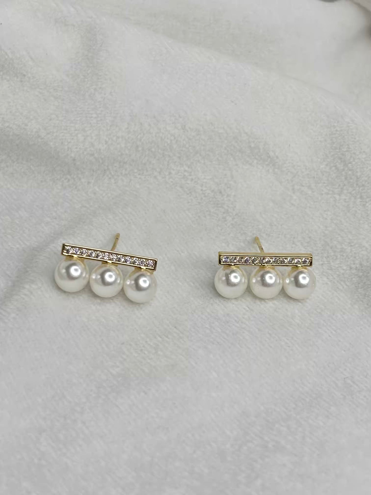 Linear Small Pearls Basic Earrings Studs - Silver Plated