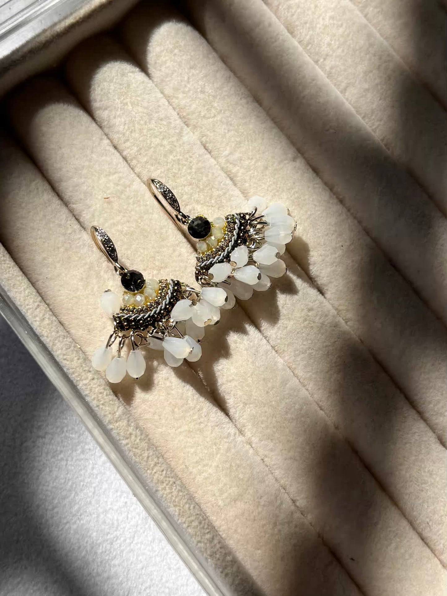 Sequins Earrings White - Gold Plated