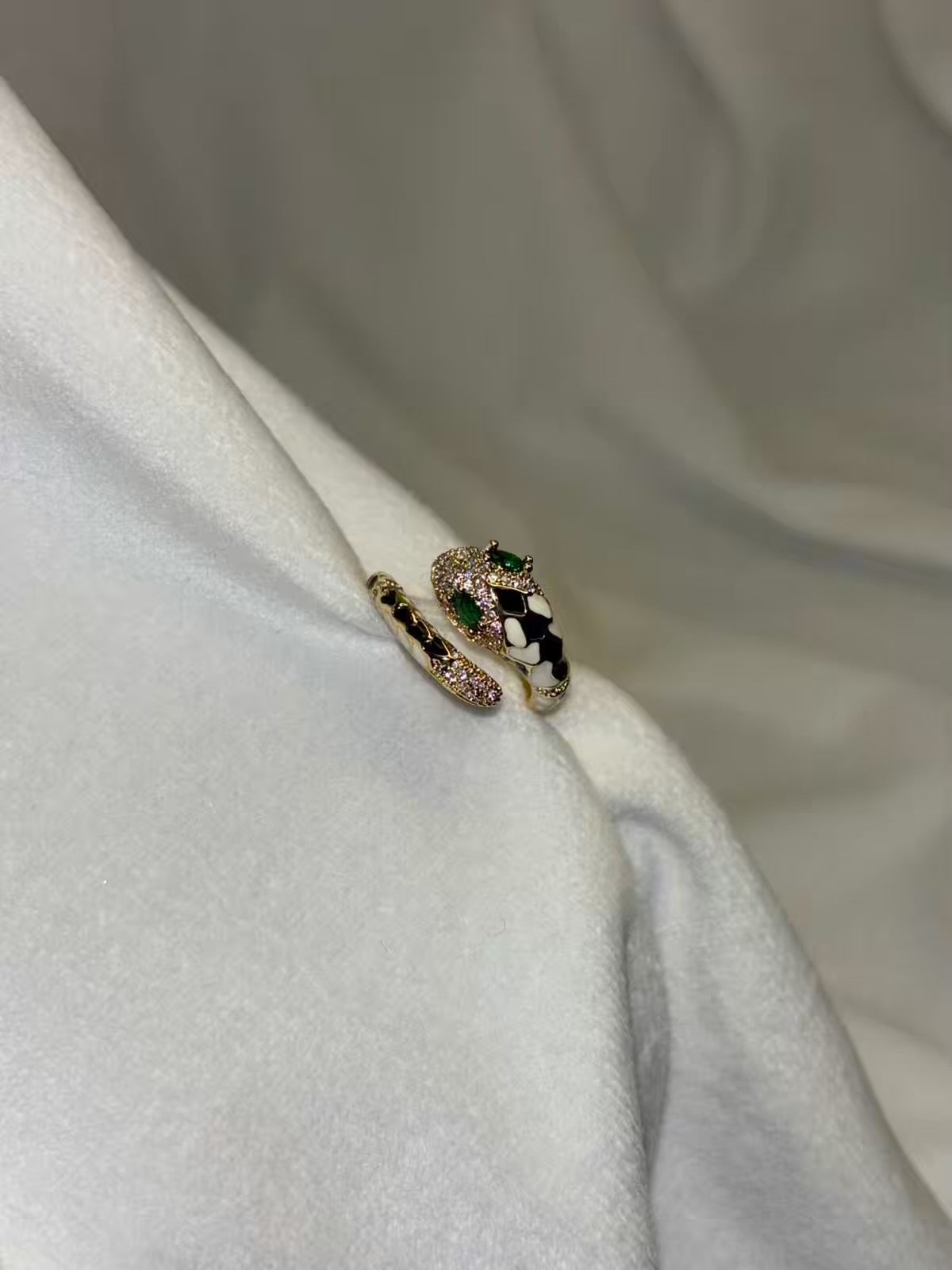 Premium Emerald Green Eyes Snake Adjustable Ring ( Gold )