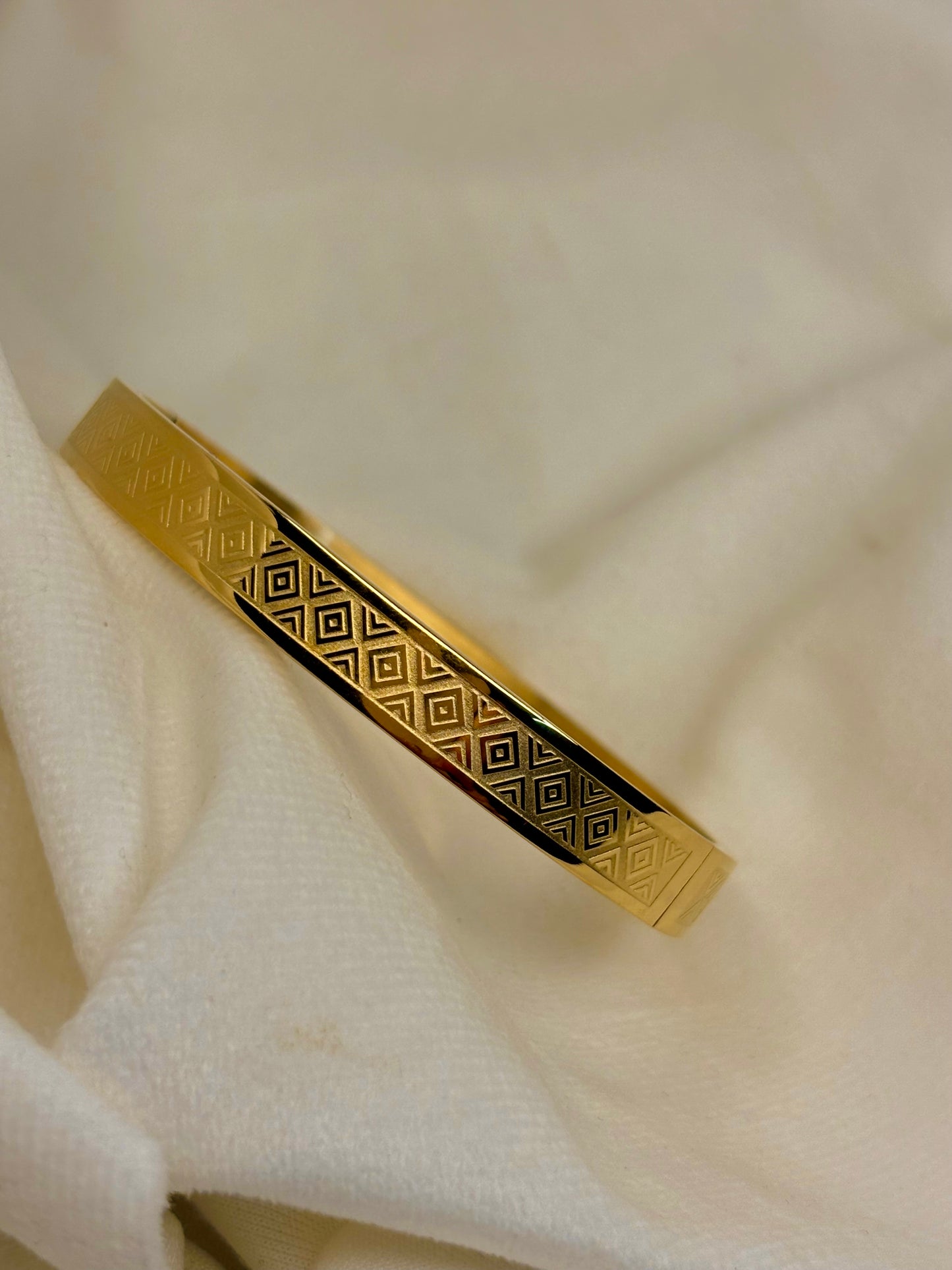 Diamonds Men Women Oval Gold Kadha Bangle Bracelet 2.8