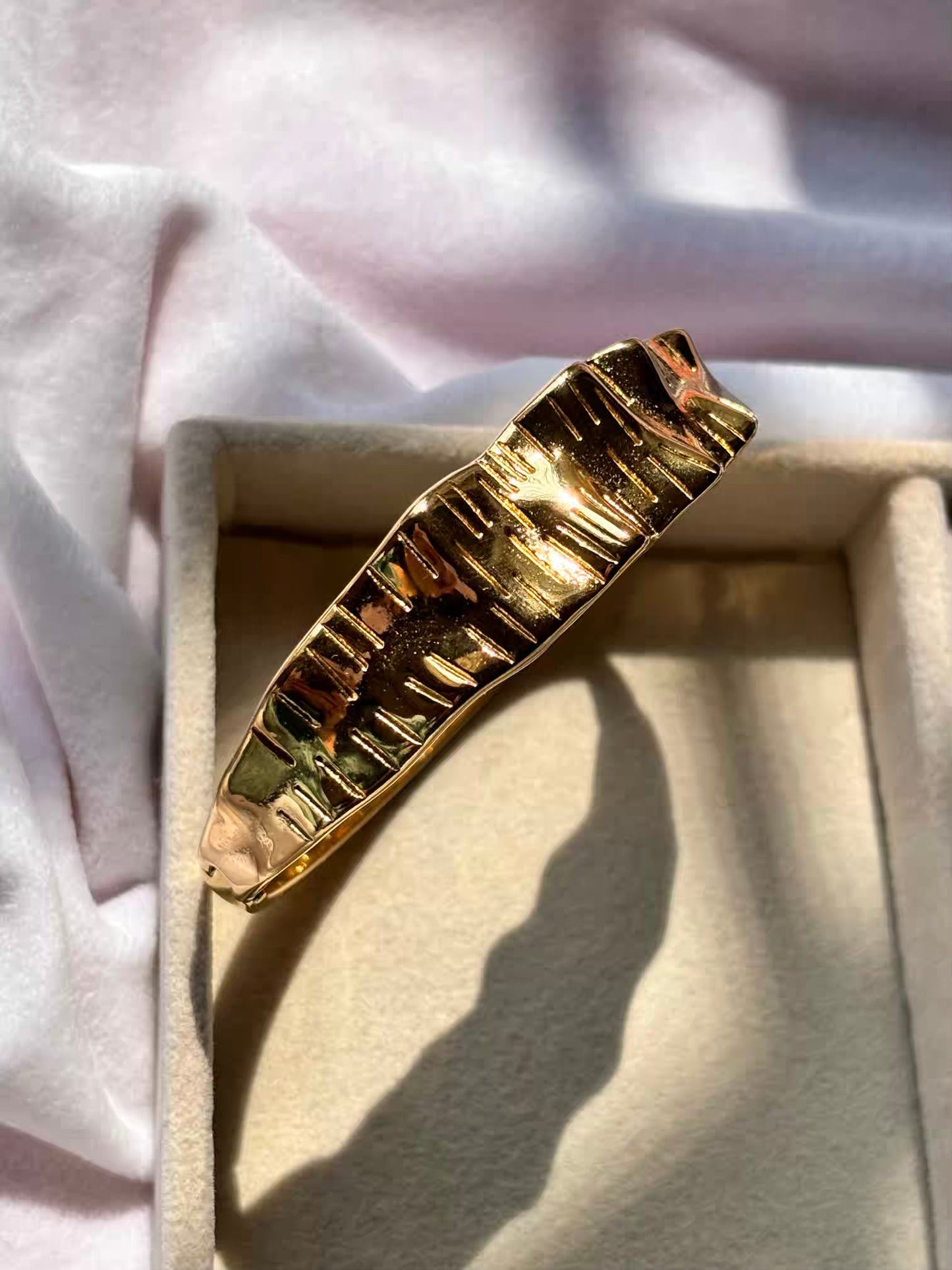 Mountains Wavy Kada Bracelet Bangle - Gold