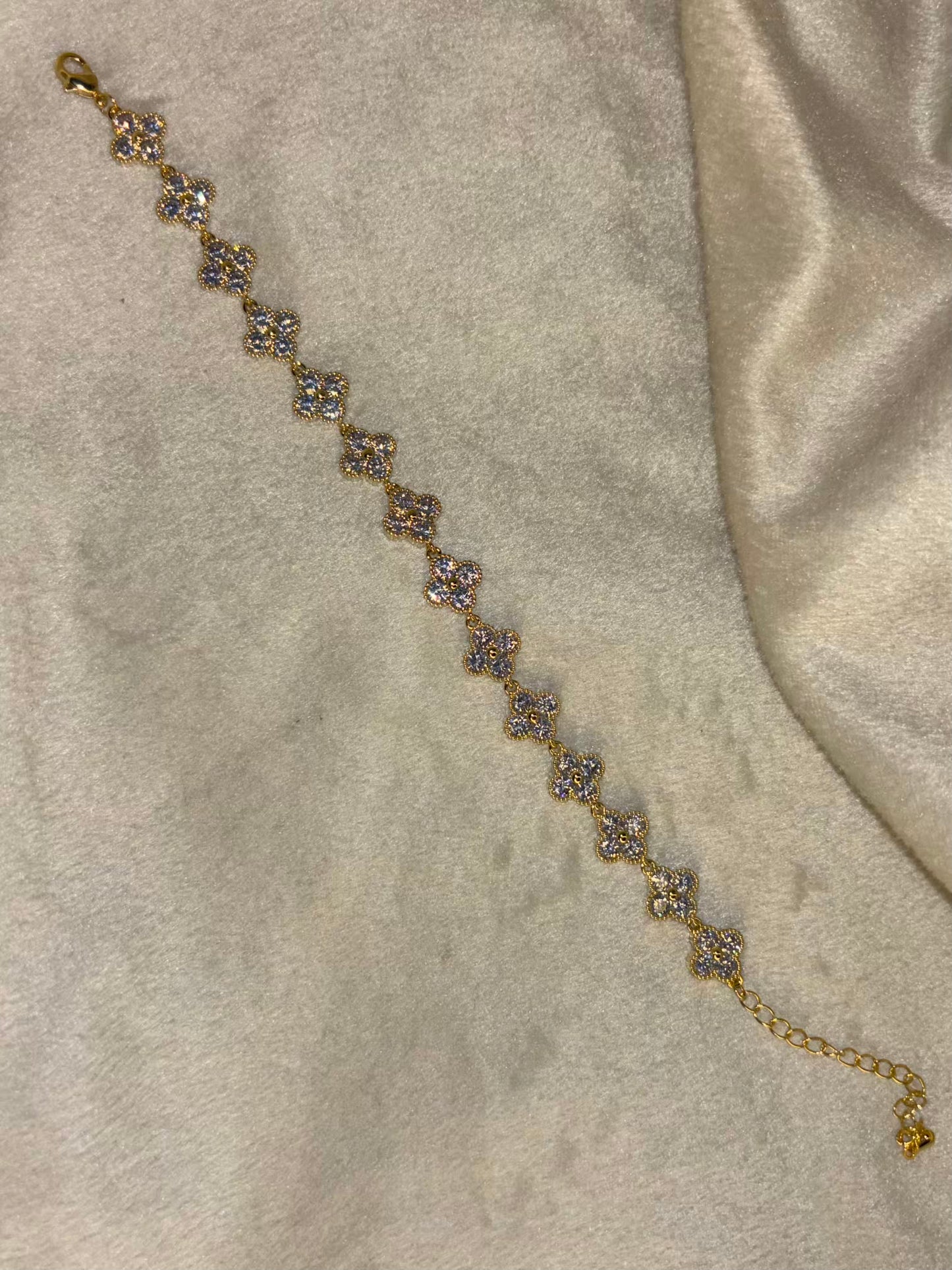 Clover Thick Sparkle Premium Gold Plated Tennis Bracelet