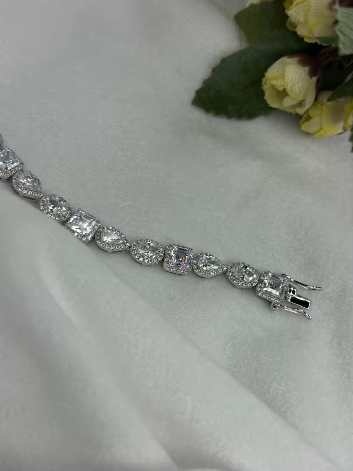 Geometric Tennis Bracelet with Loaded Diamond (2.8 Size )