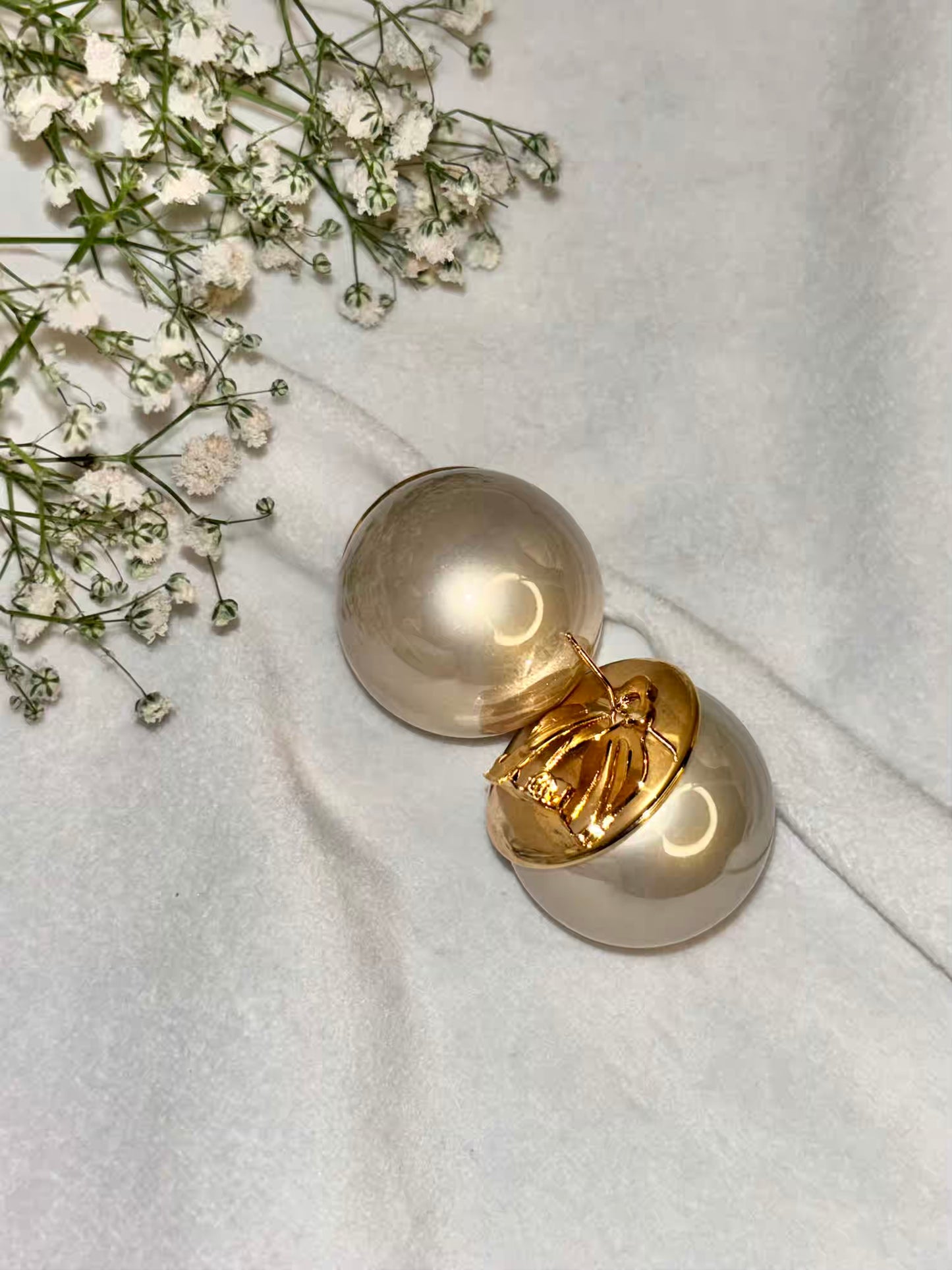 Pure Gold Oversized 2.8cm Pearl Clip ons Studs Earrings - Gold Plated