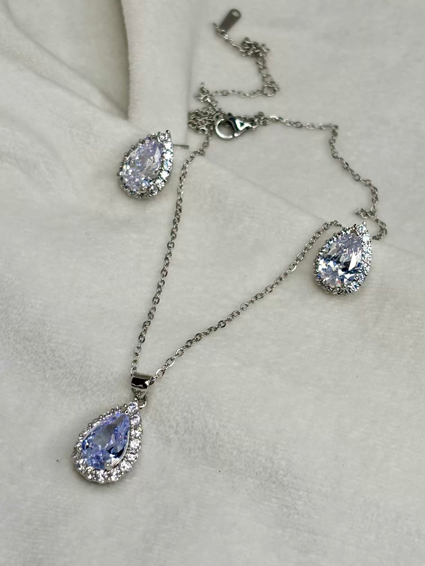 Drop Necklace and Ear Studs
