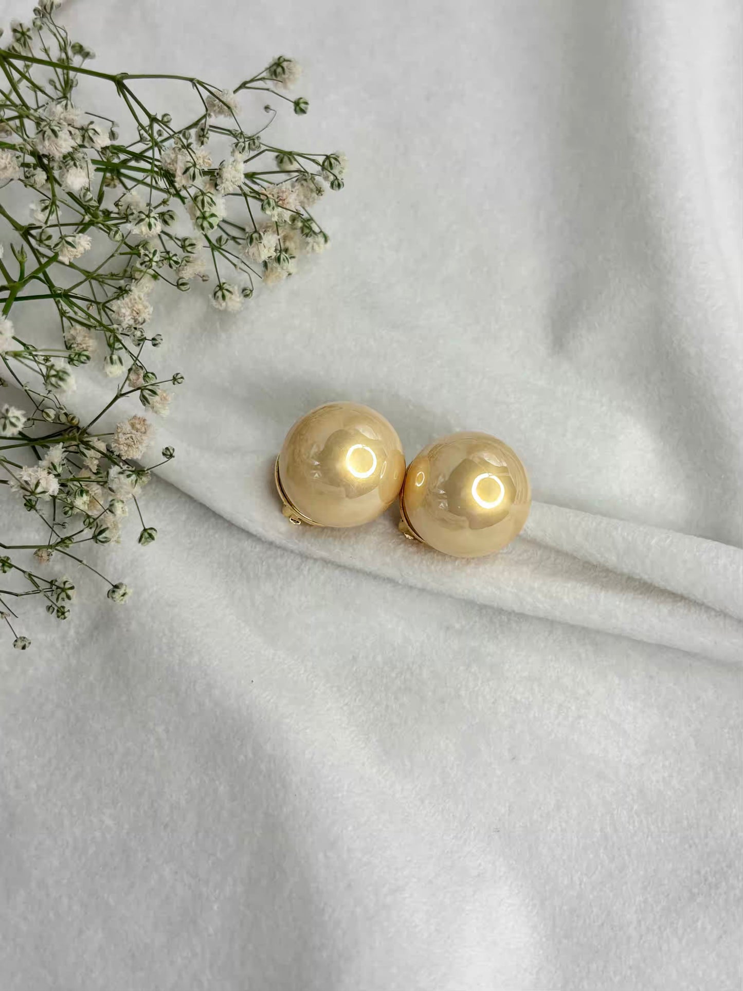 Yellow 18K Gold Pearl Clip ons Studs Earrings