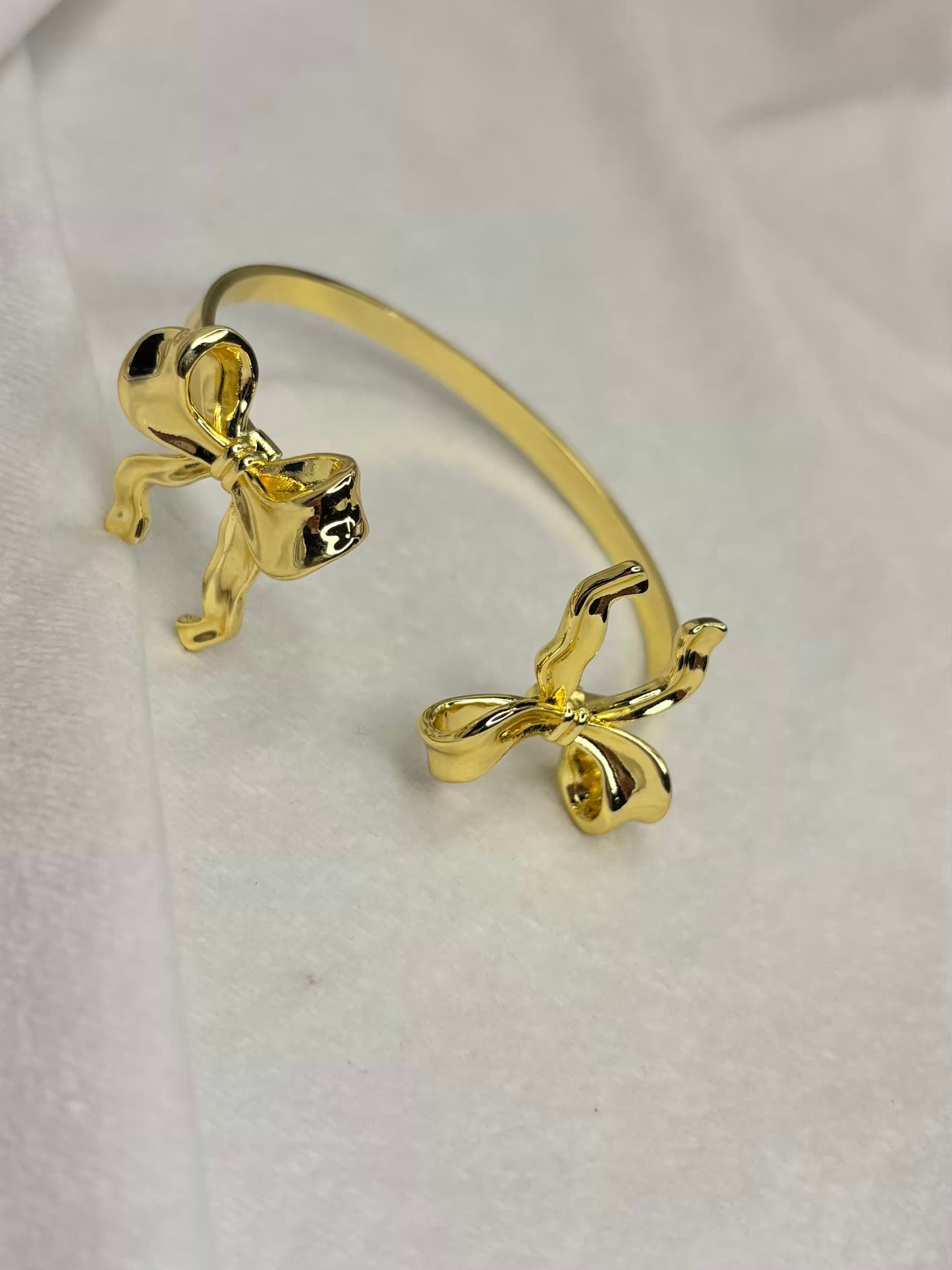 18k Gold Doublet Bow Open Kada Cuff