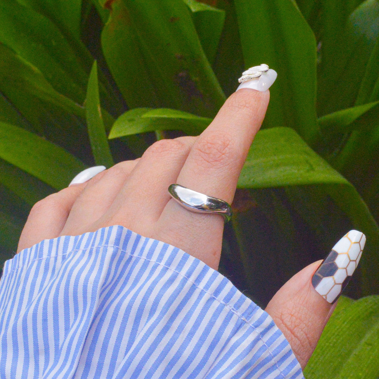 Noir Chunky Wavy Ring - Silver ( Adjustable )