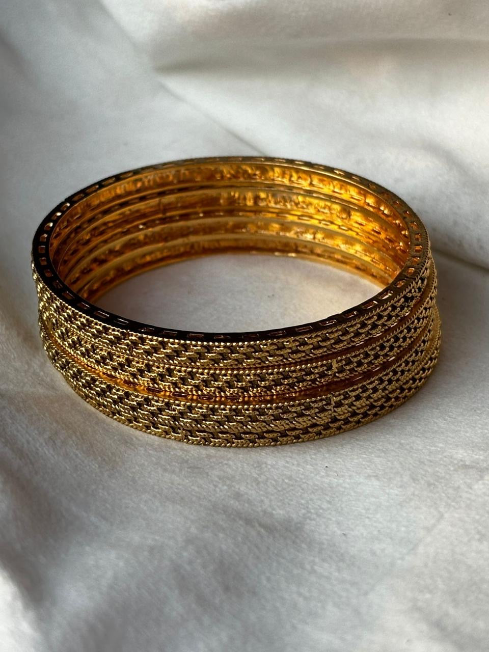 Set of 4 Simplistic Checks Bangles ( Premium Gold )