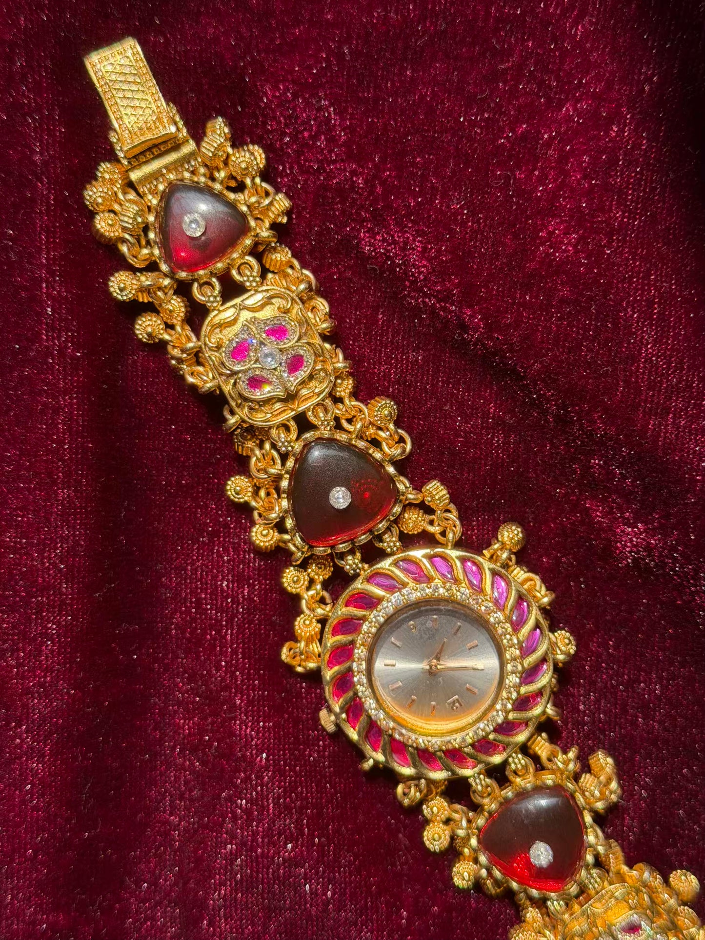 Red Dial Loaded Rajwadi Gold Plated Heritage Maharani Watch