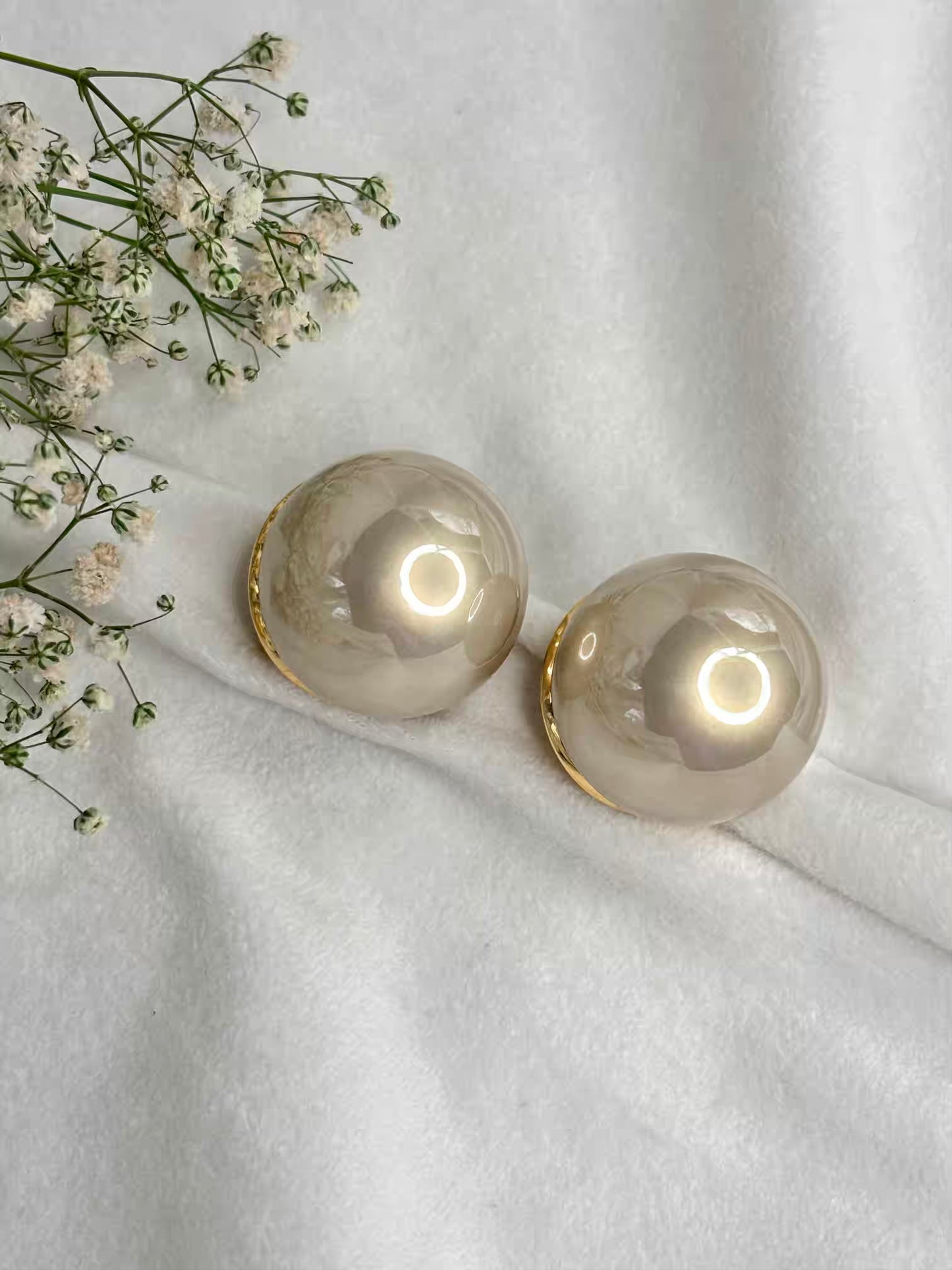Pure Gold Oversized 2.8cm Pearl Clip ons Studs Earrings - Gold Plated