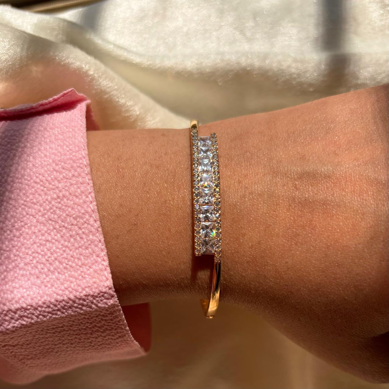 Premium Solitaire Diamonds Kada Bracelet 18k Gold Plated Bangle