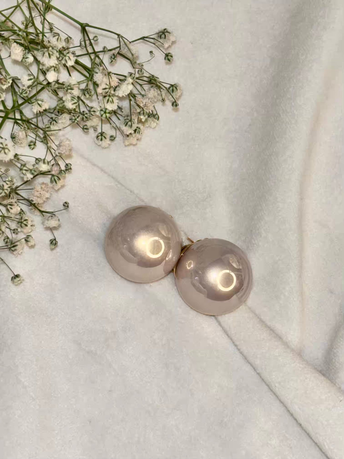 Rosy 2.2cm Pearl Clip ons Studs Earrings - Gold Plated