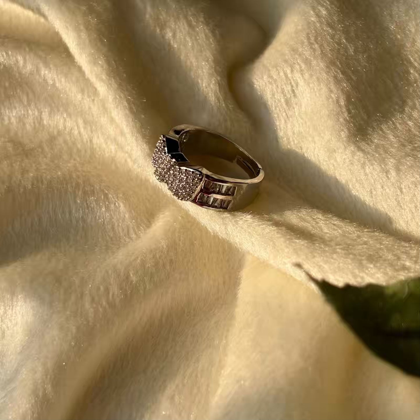 Bow Royal Solitaire Adjustable Ring