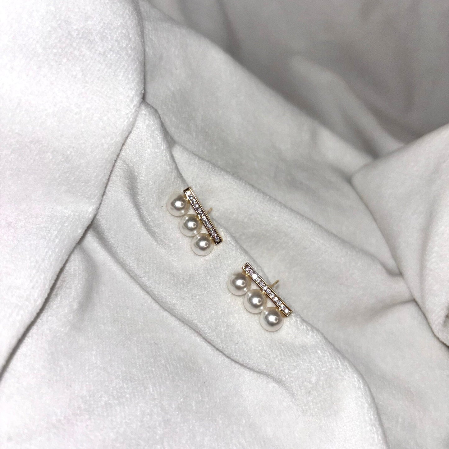 Liner Pearls Ear Studs Daily Wear
