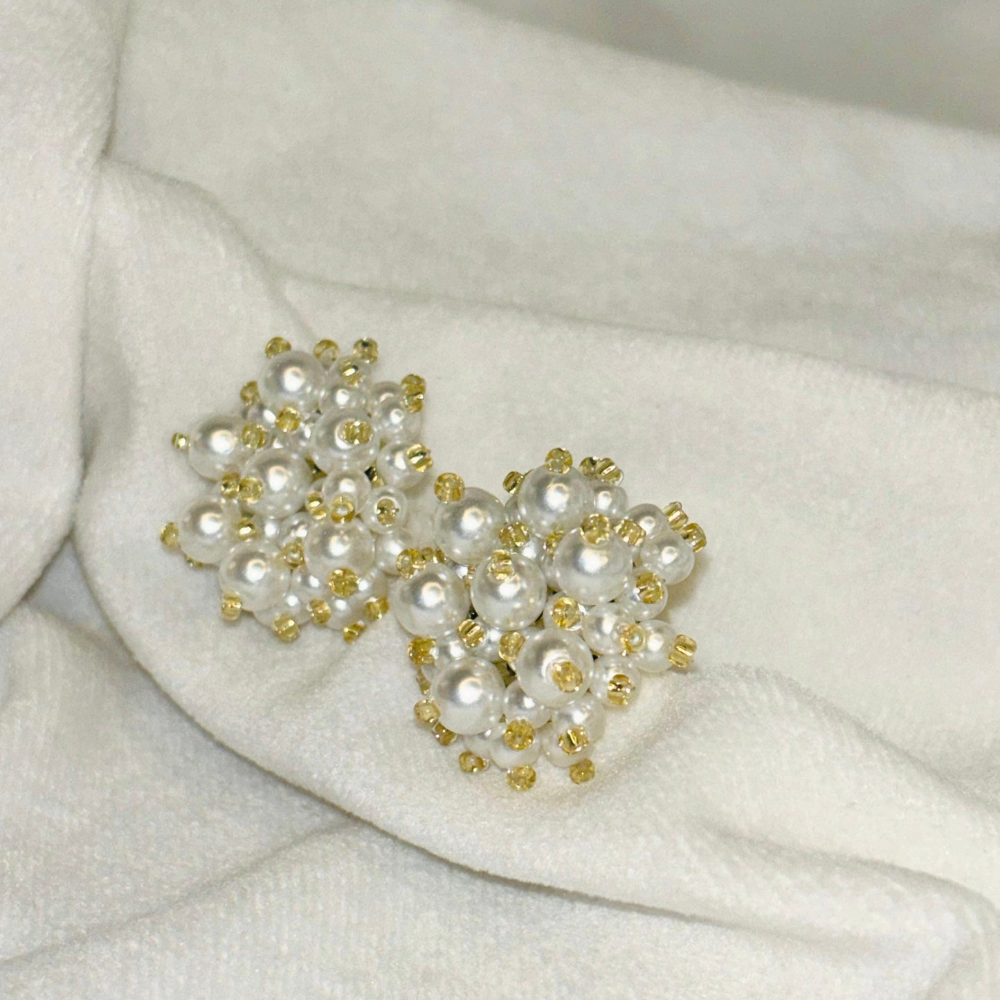 Pointed Pearly Ear Studs - White