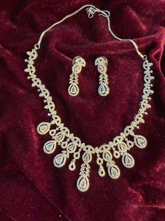 Teardrop Fringe Pattern Gold-Plated Necklace Set with Crystal Accents