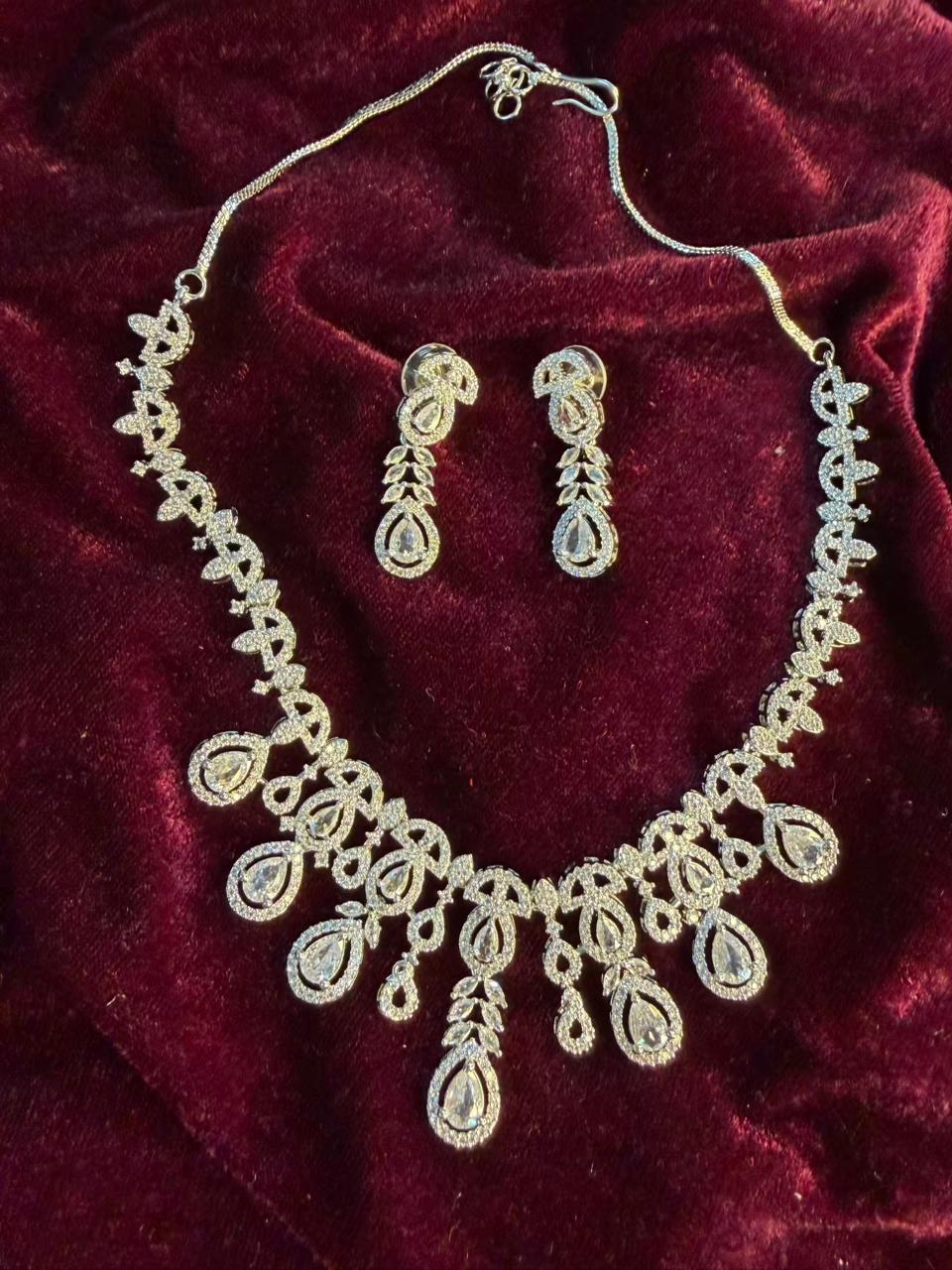 Teardrop Fringe Pattern Gold-Plated Necklace Set with Crystal Accents