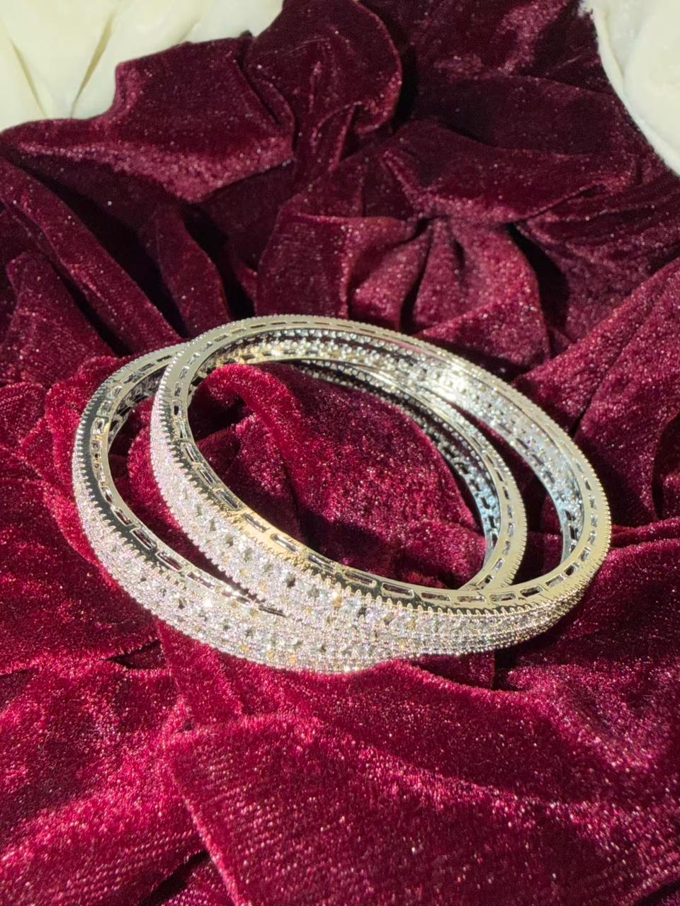 Round Pattern Gold Plated Diamond Studded Sleek Bangles