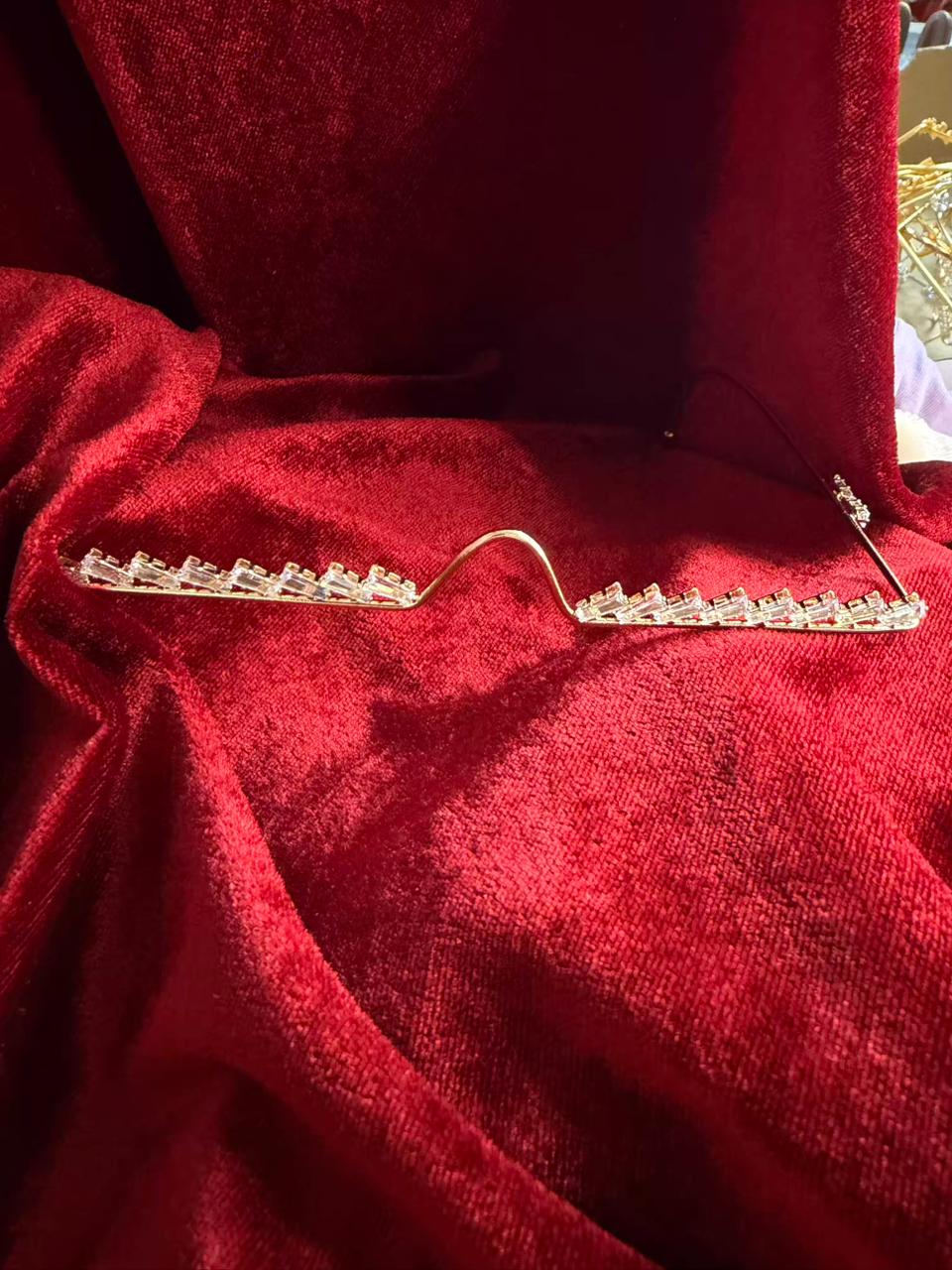 Viral Facelet – V Curve Crystal & Premium Gold Plated Finish Design (Partial COD ₹200)