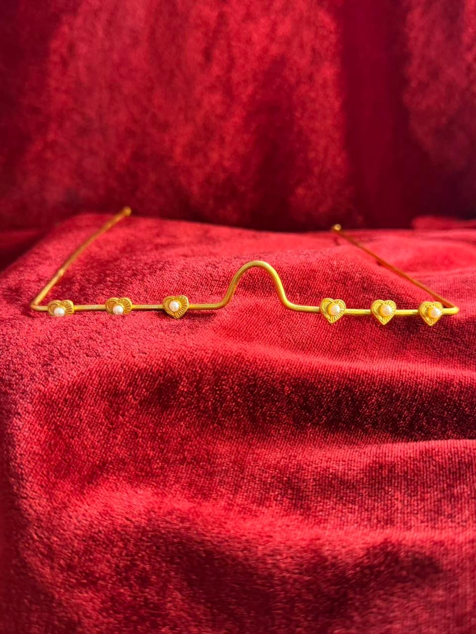 Viral Facelet – V Curve Heart Pearl Crystal & Premium Gold Plated Finish Design (Partial COD ₹200)