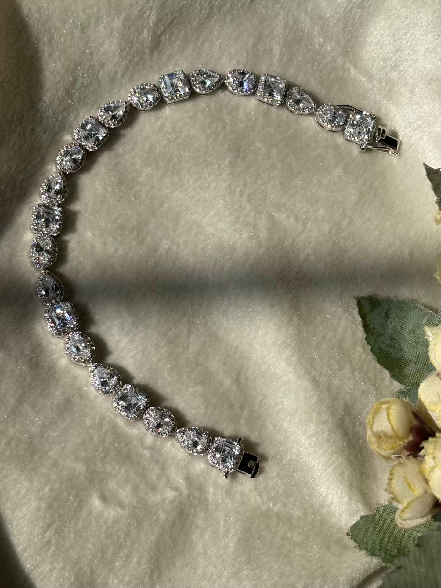 Geometric Tennis Bracelet with Loaded Diamond (2.8 Size )