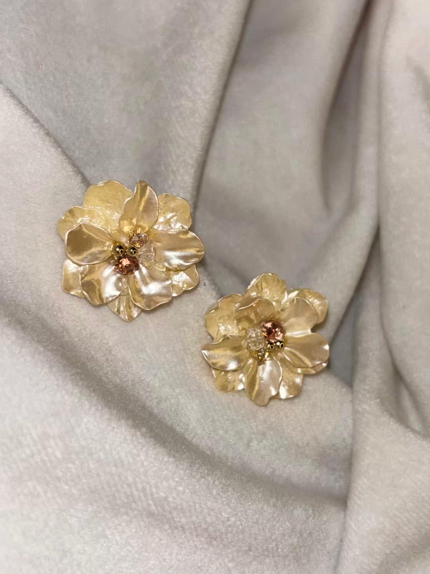 Shiny Flora Earrings 18K Gold Plated Premium Earrings