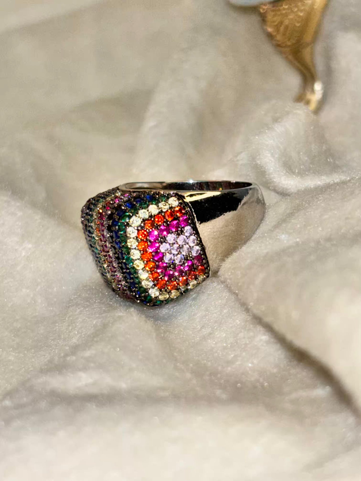 Pushtaini Colorburst Size 9 US Motif Premium Ring -Silver Plated