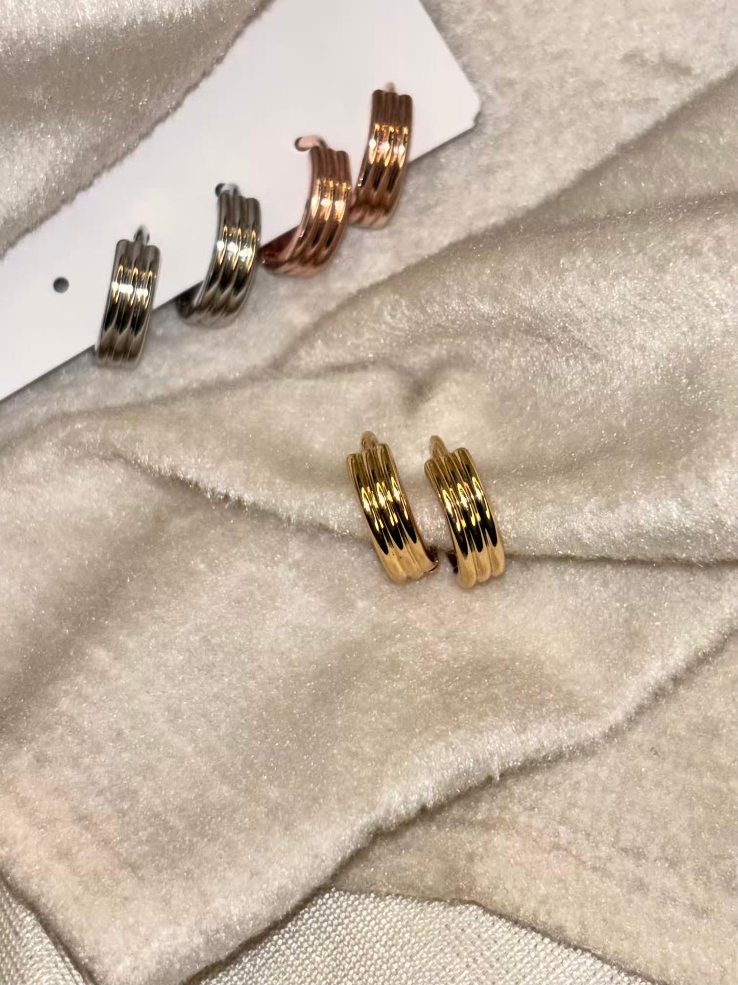 Multi Toned Thick Huggies Set Premium Earrings