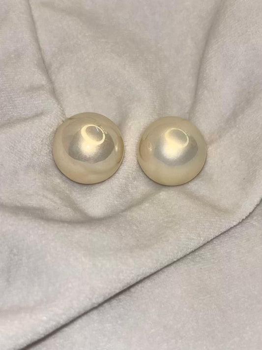 Cream Shine 2.2cm Pearl Clip ons Studs Premium Earrings - 18K Gold Plated
