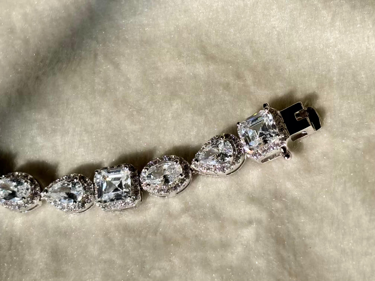 Geometric Tennis Bracelet with Loaded Diamond (2.8 Size )